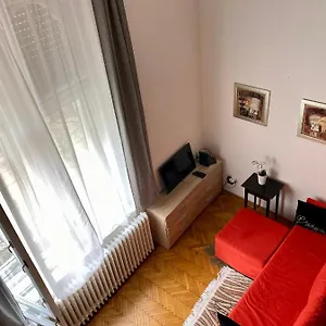  Apartament V. District