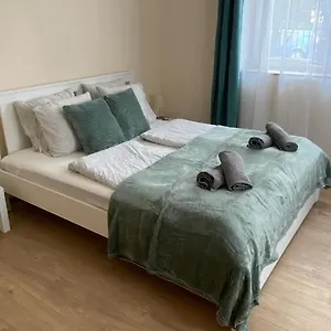  Apartament Night & Flight Airport
