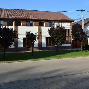 Airport Karoly Central Guest house